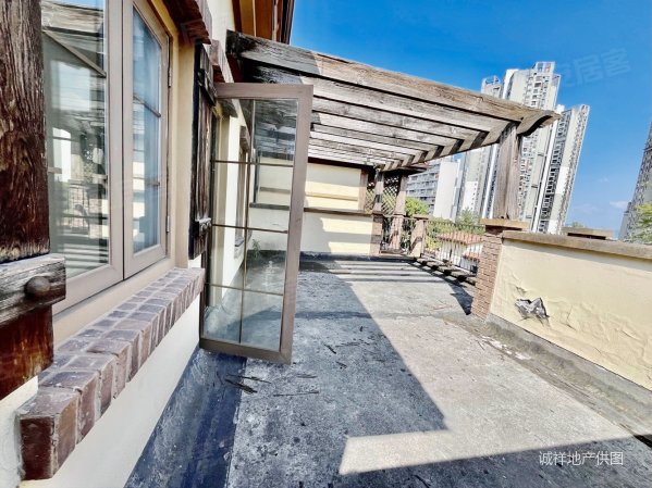 端头395万急售 花园100平 汽博奥山别墅 使用面积500