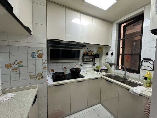 南昌西湖云飞路国贸蓝湾花园华侨城旁 国贸蓝湾精装三房 家具家电齐全 拎包即可 随时看房出租房源真实图片