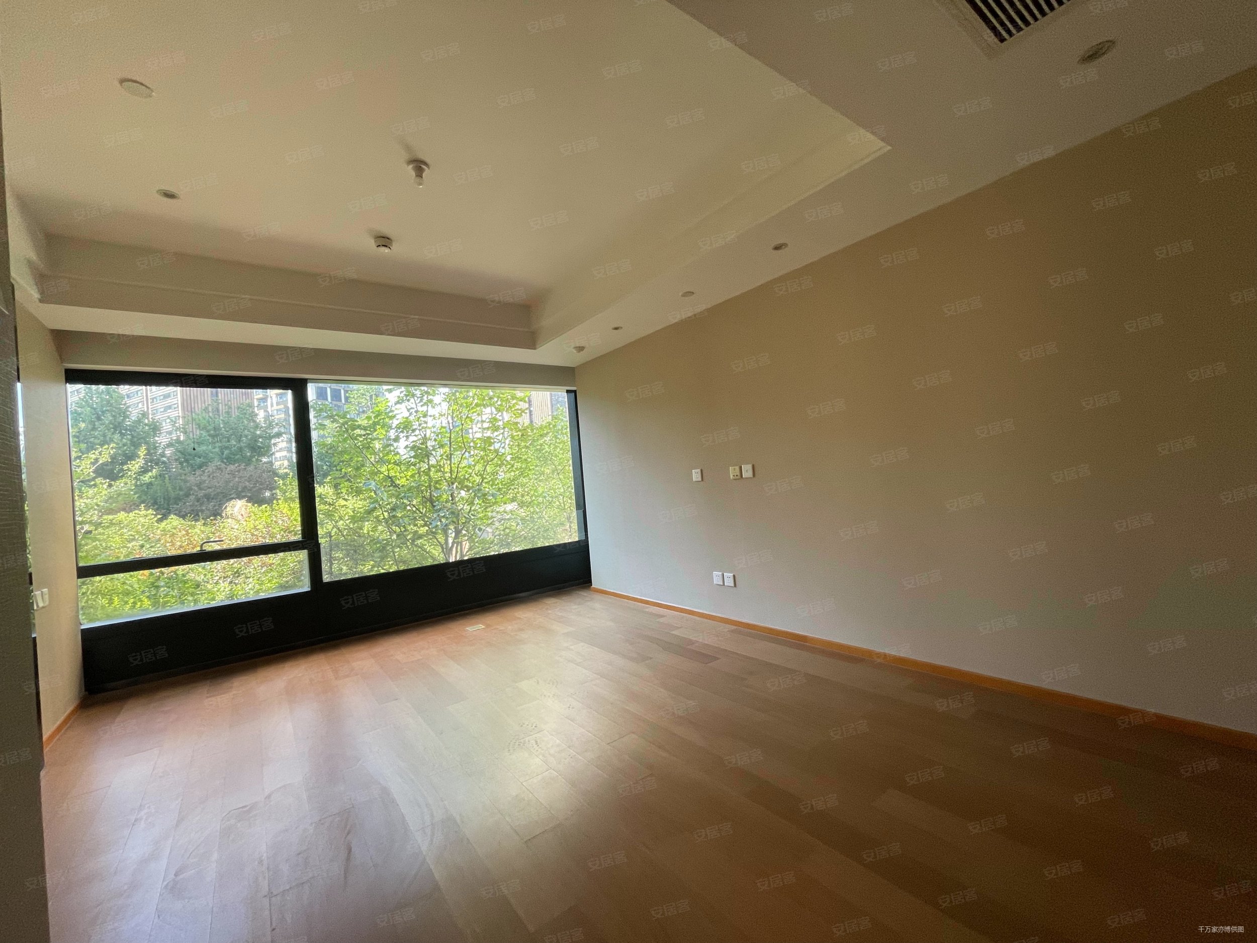 760国锐金嵿复式四居 有   次新房 精装修 看房有钥匙