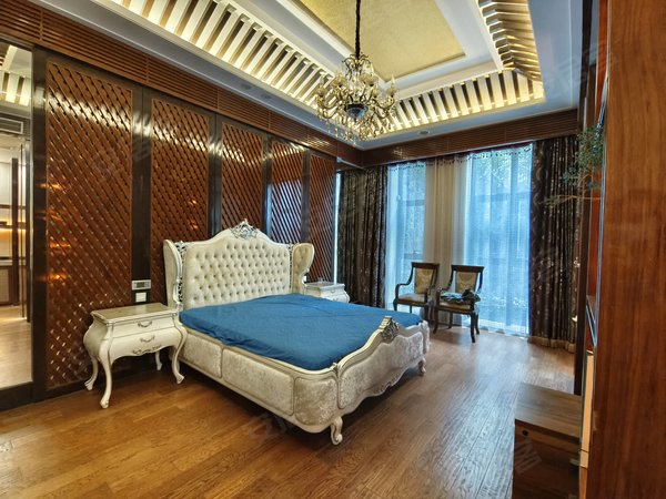 西安经开区城市运动公园海珀兰轩市政府 海珀兰轩 六室四卫 底跃 可