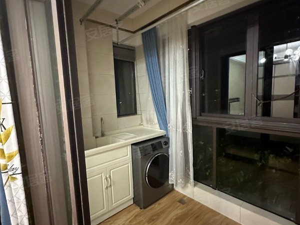 湖州长兴长兴市区画溪花园画溪花园三室两厅一卫豪华装修,近九汇城一