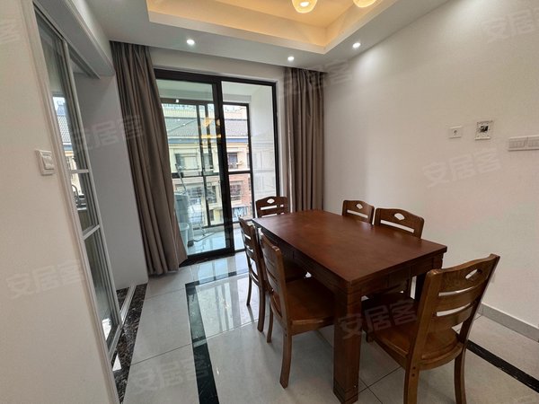 宁波慈溪横河镇恒泰嘉景园市区,银泰旁,三室,朝南,双阳台已封,客厅