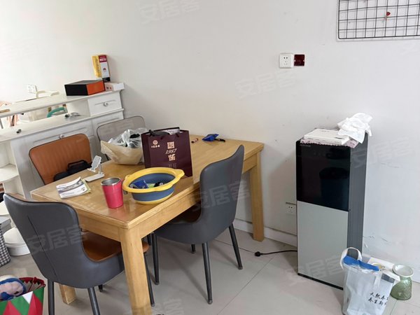 徐州新沂新华路嘉瑞家园初次租，嘉瑞家园，三室两卫精装，1400一月包物业出租房源真实图片