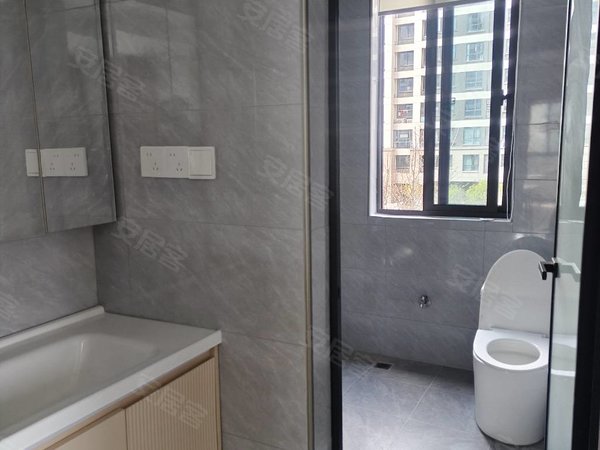 金华婺城湖海塘智合院北区湖海塘板块 智合院 东边套大三房。采光视线无遮挡 精装修拎包出租房源真实图片