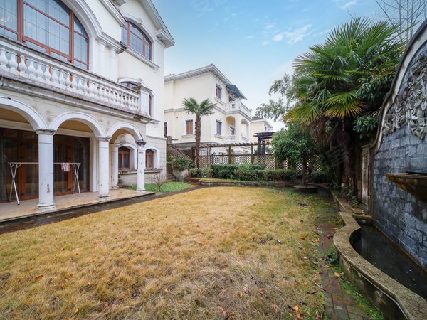 【多图】梵高别墅,张江租房,租客免佣 |5房出租 |挑空客厅8米 |500w