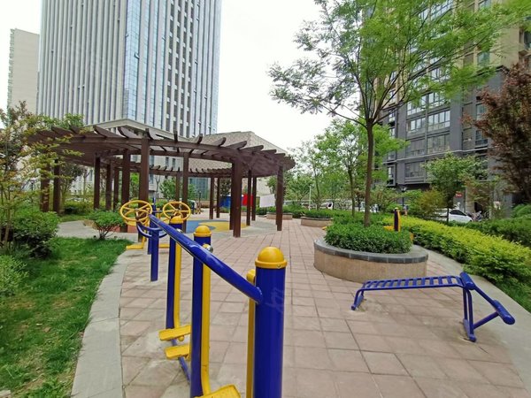 西安雁塔大雁塔岳家寨小区雁翔路 理工大曲江校区 地铁口 岳家寨小区