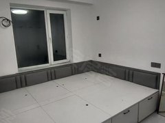 阜新海州西山路可押一付一,平安中部,一坑,四楼,一室一厅,精装修,拎包入住出租房源真实图片