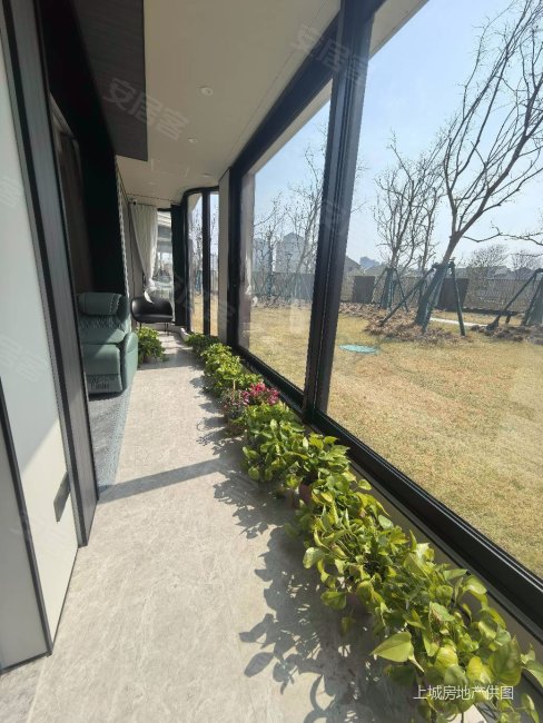 蓝光黑钻4室2厅2卫143㎡南北330万