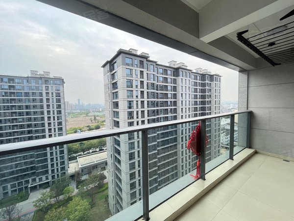 绍兴柯桥安昌钱江彩虹府彩虹府四室两厅两卫全新现代风边厅落地窗出租