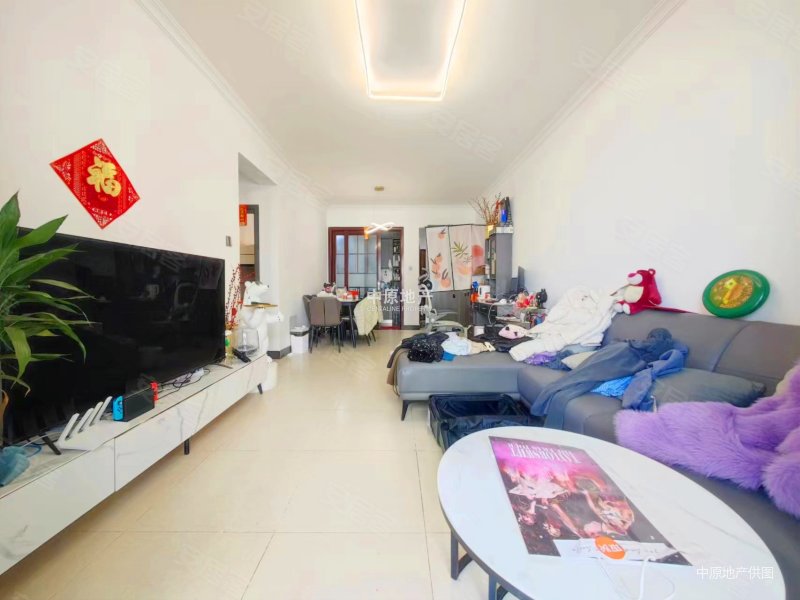 金碧花园三期的电梯高层房两房一厅间隔方正实用厅出阳台