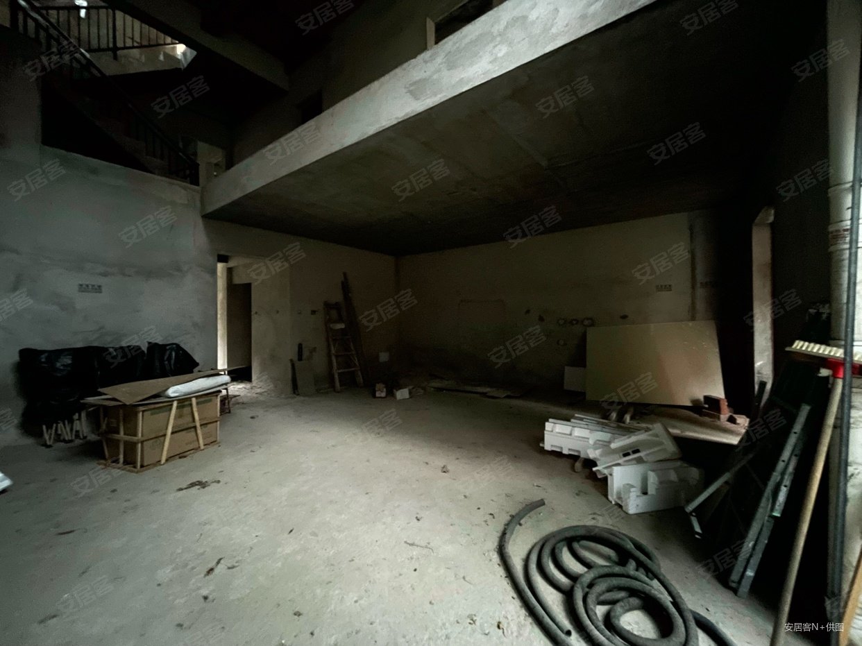 熙庭原著(别墅)4室2厅3卫213.82㎡南180万