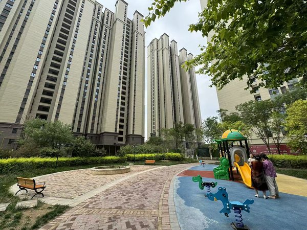 包头九原富力城富力城(EFG区)富力城 88平 温馨两居室 双阳卧 全套包暖物业 拎包入住出租房源真实图片