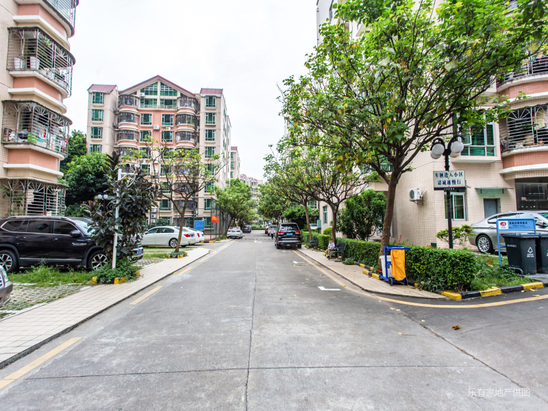 新出笋盘,12号地铁口,正规四房,4字头,看房方便,价格可谈,泰华豪园