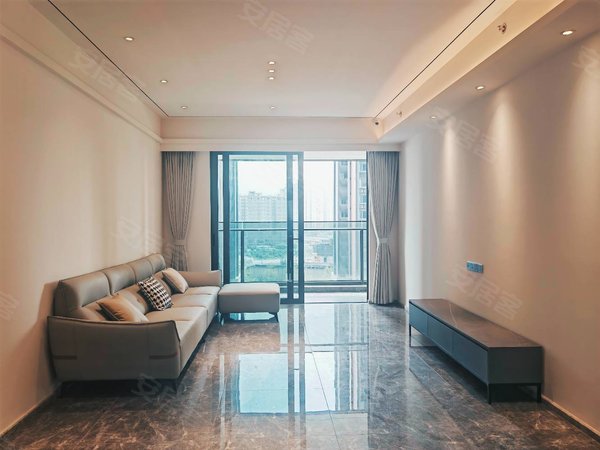 广州增城新塘保利335金融中心保利天际,漂亮的平层4房出租,家私家电