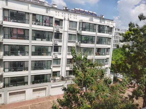 青岛莱西周格庄宏远书香门第出门就是学校 家具家电也齐全 房东人嘎嘎