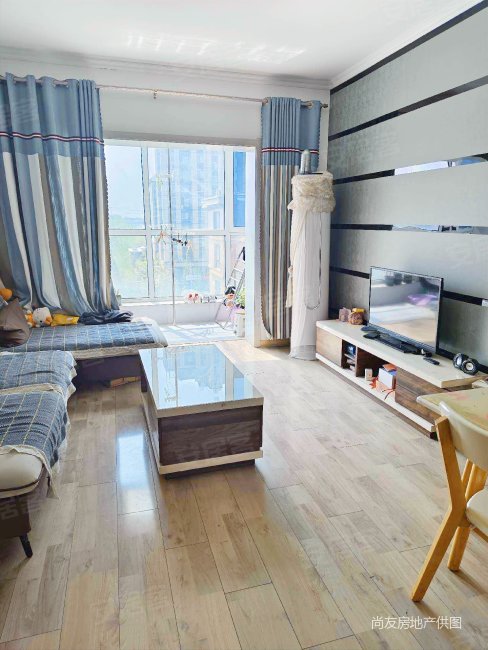 紧邻文昌两居室,精装修送储藏室,房子干净整洁,旭润