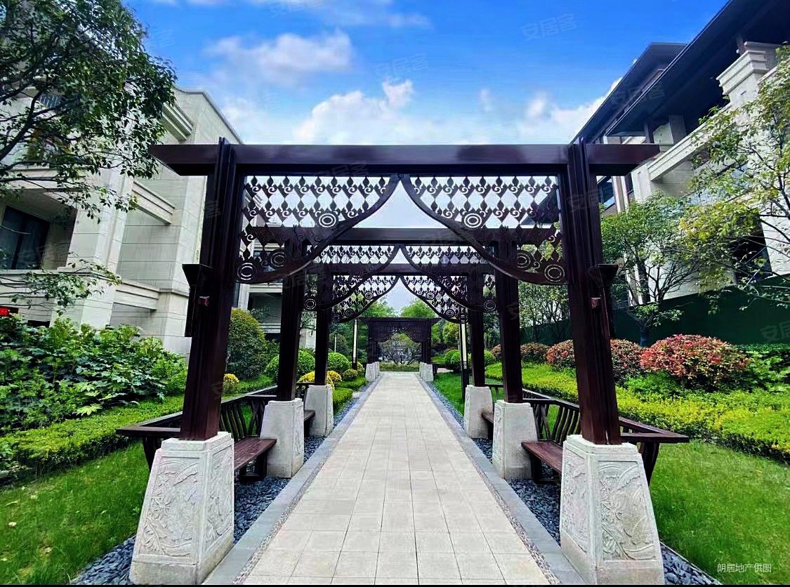 客厅挑空6米清凉山公园畔清凉山居三房两卫实用高