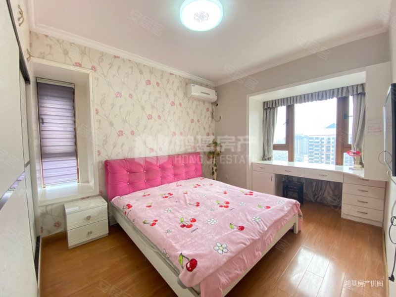 经典央央春天3室2厅2卫2阳台精装修两证齐全