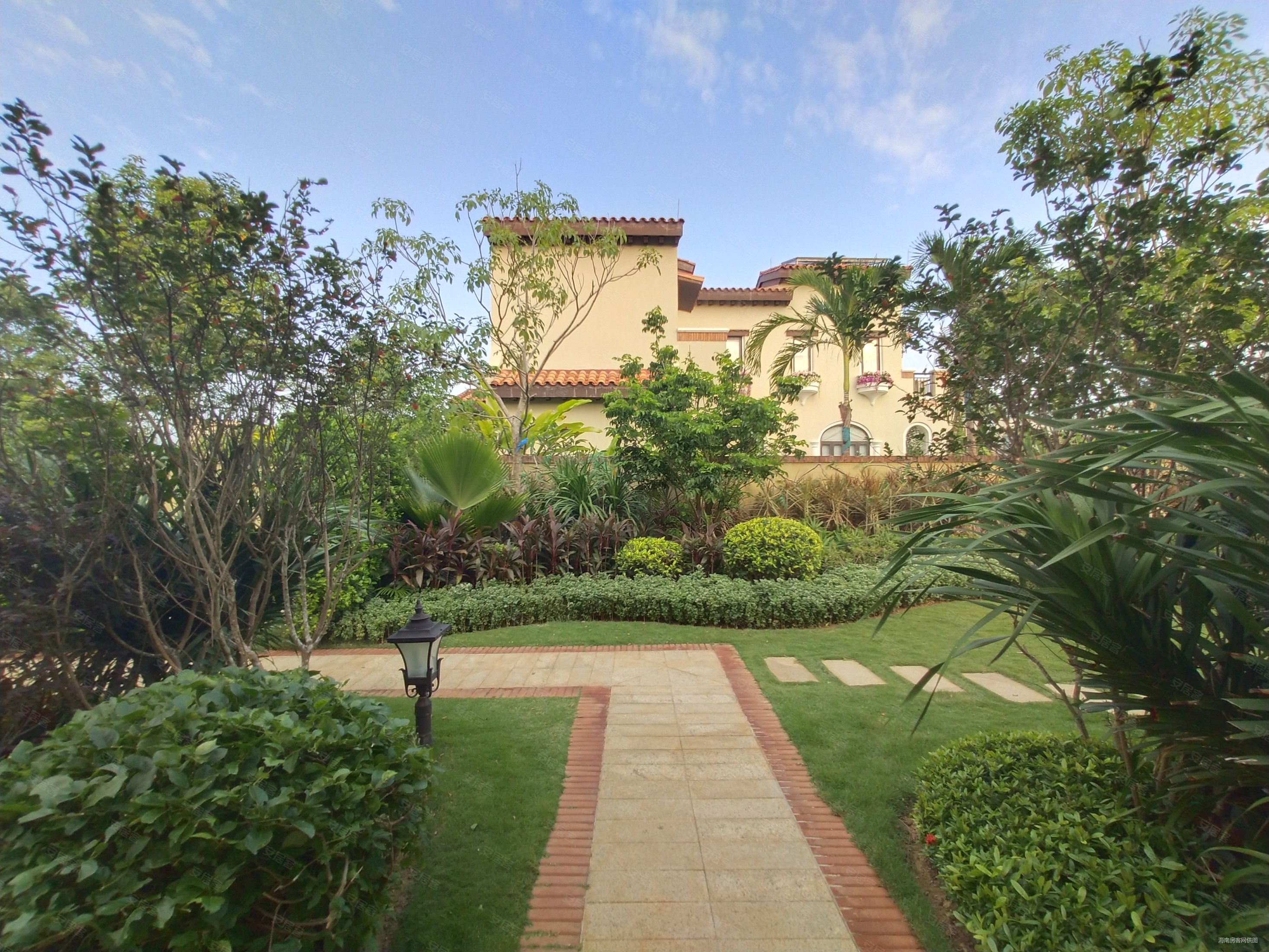 海边的小院子 西班牙风格大花园,中海神州半岛(别墅)二手房,360万,3室