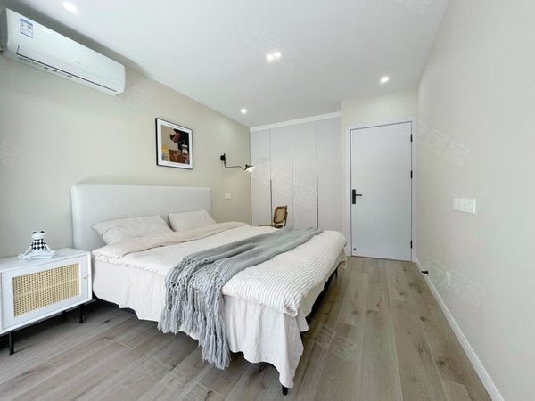 上海浦东潍坊新村竹南小区陆家嘴到了 世纪汇广场 近地铁 低楼层精装修的豪华房间出租房源真实图片