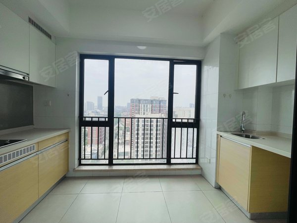 南沙金茂湾(商住楼),金洲租房,江景房 可以配家具家电 金茂湾公寓