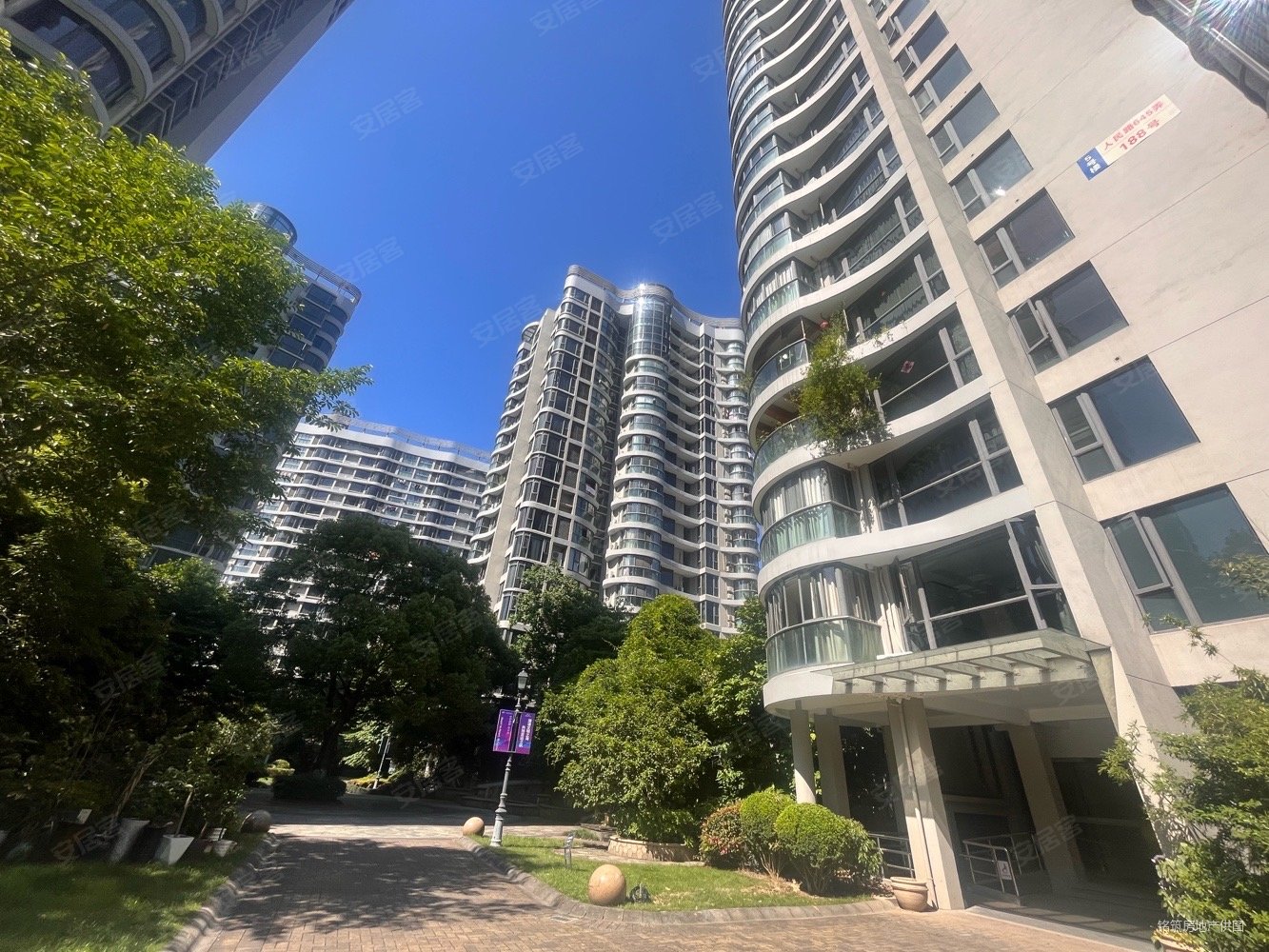 日湖花园日湖畔地铁口随时看房诚心出售中庭采光无遮挡