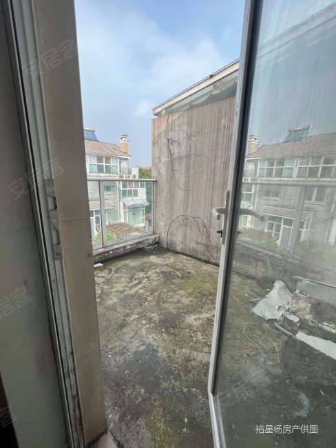 石湖嘉苑别墅超低密度近地铁出行方便购物方便