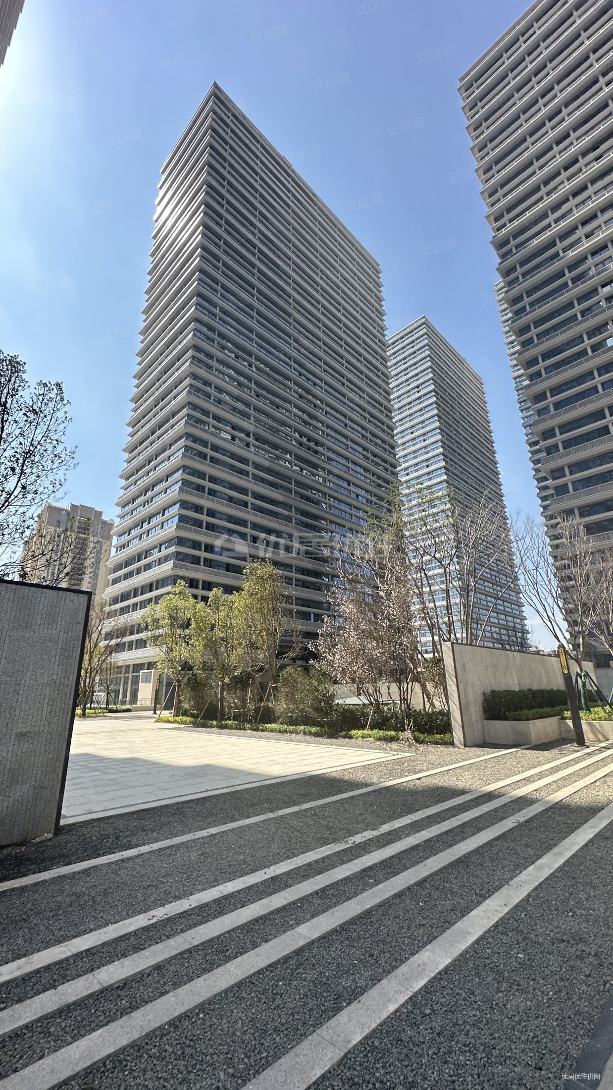 保利堂悦3室2厅2卫118㎡东南165万