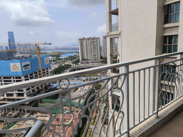 深圳宝安宝安中心区西岸观邸8500元即刻入住鸿荣源物业海景房 东南向