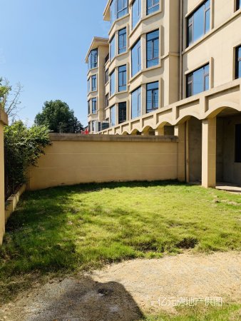 浉河南湖燕园 下叠3层联排赠送200平方院子 306万