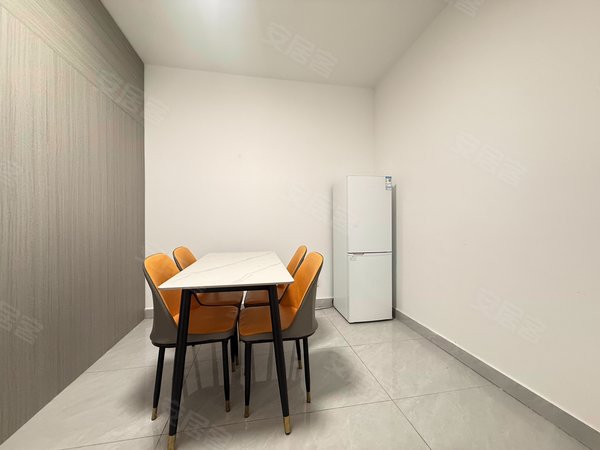 海宁海宁市区硖石华鸿原墅(公寓住宅)南关厢附近，华鸿原墅精装1室，到顶大衣柜，天然气做饭，可短租出租房源真实图片