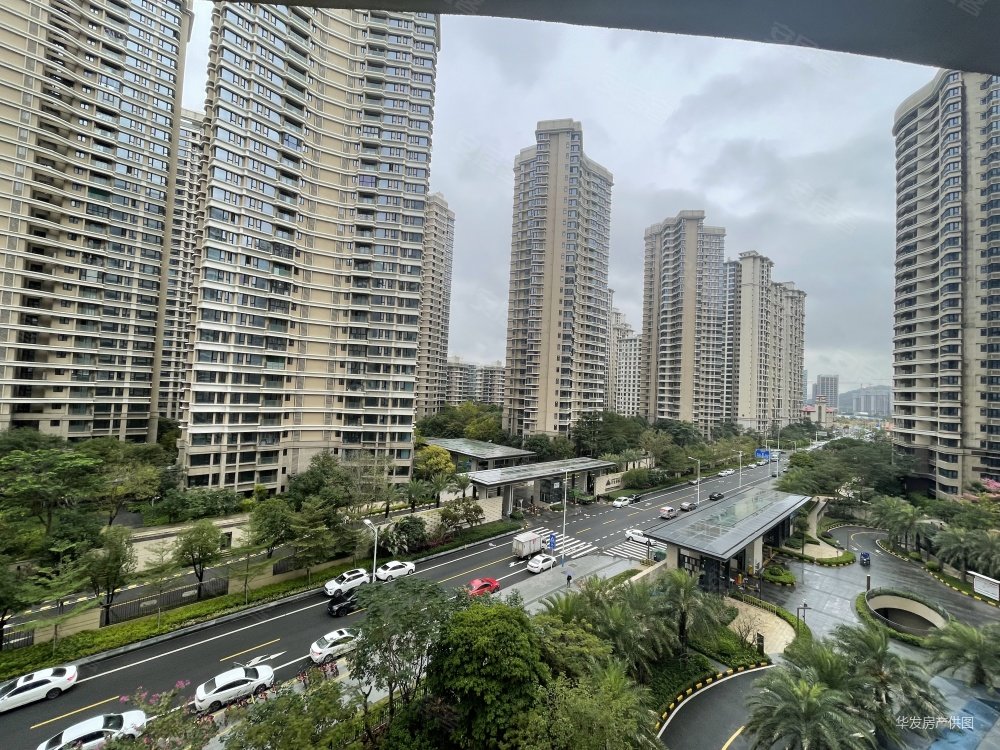 华发首府3室2厅2卫119.26㎡南北560万