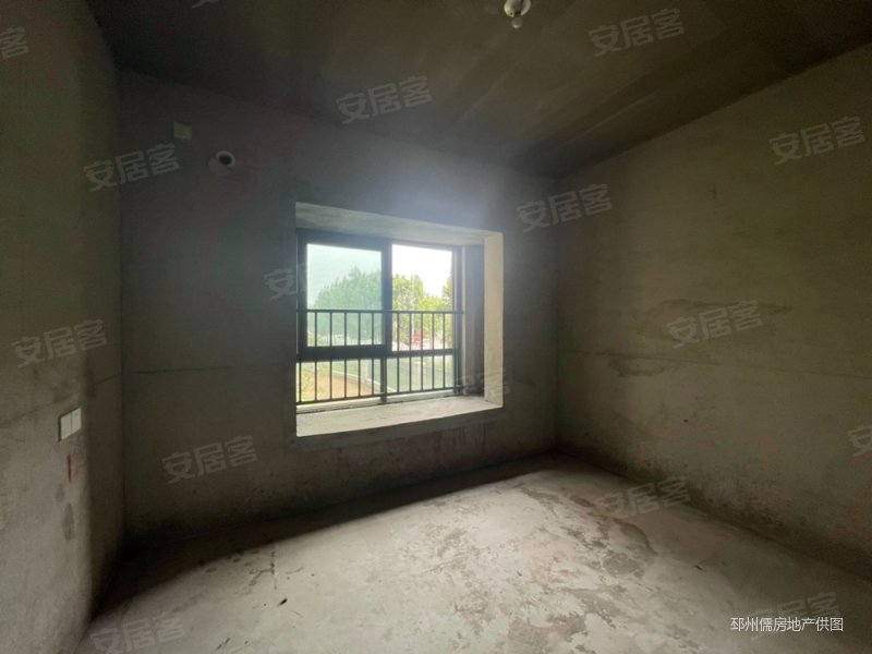 翡翠湾四室两厅两卫毛坯房家主急卖,邳州碧桂园翡翠湾二手房,97万,4室