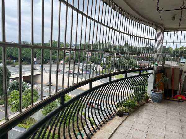 南宁青秀青秀山秀山花园秀山花园 大四房 精装修 看八角楼和青秀山