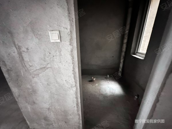 蓝爵世家三室两厅两卫采光好毛坯房随意装修有钥匙有钥匙看可贷款