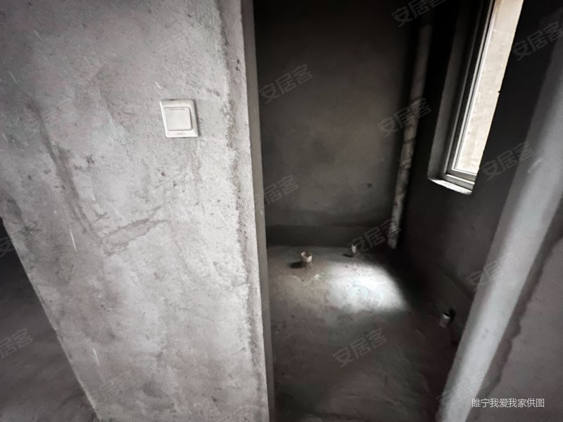 蓝爵世家三室两厅两卫采光好毛坯房随意装修有钥匙有钥匙看可贷款