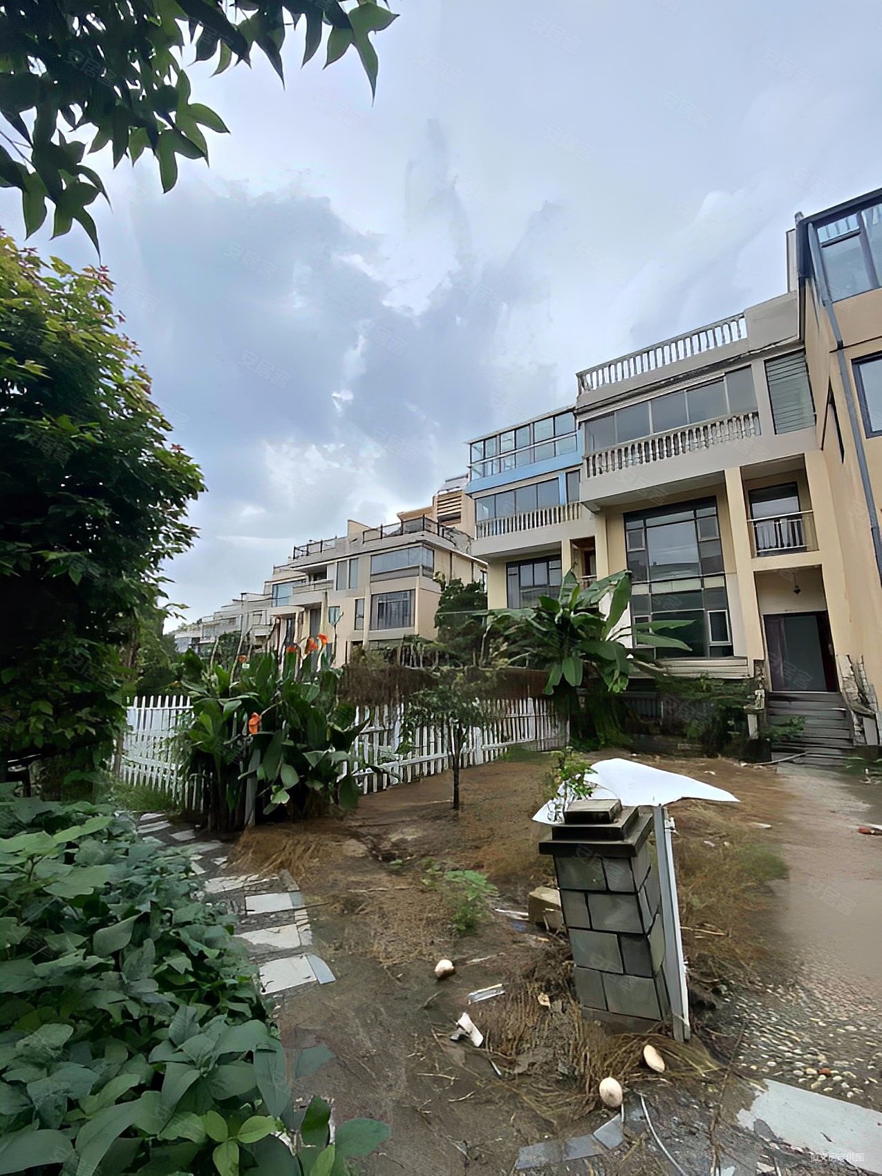 新出房源 鸿禧山庄联排别墅 全新毛坯 带车库 价格便宜,鸿禧山庄二手