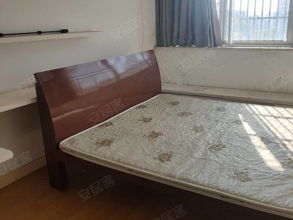 湖州吴兴八里店镇杏花苑多层复式,4房2卫,拎包入住,免费停车,免物业费。出租房源真实图片