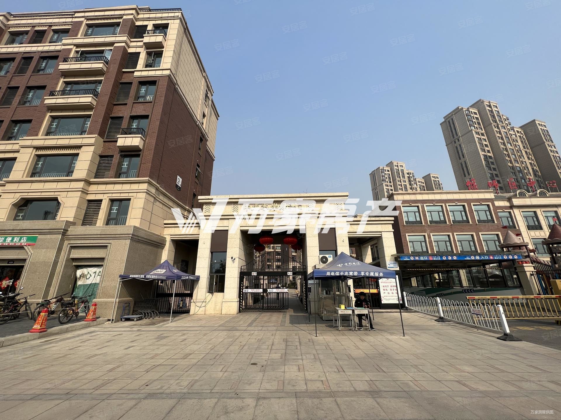 中成水岸绿洲二期3室2厅2卫127.28㎡南北72万