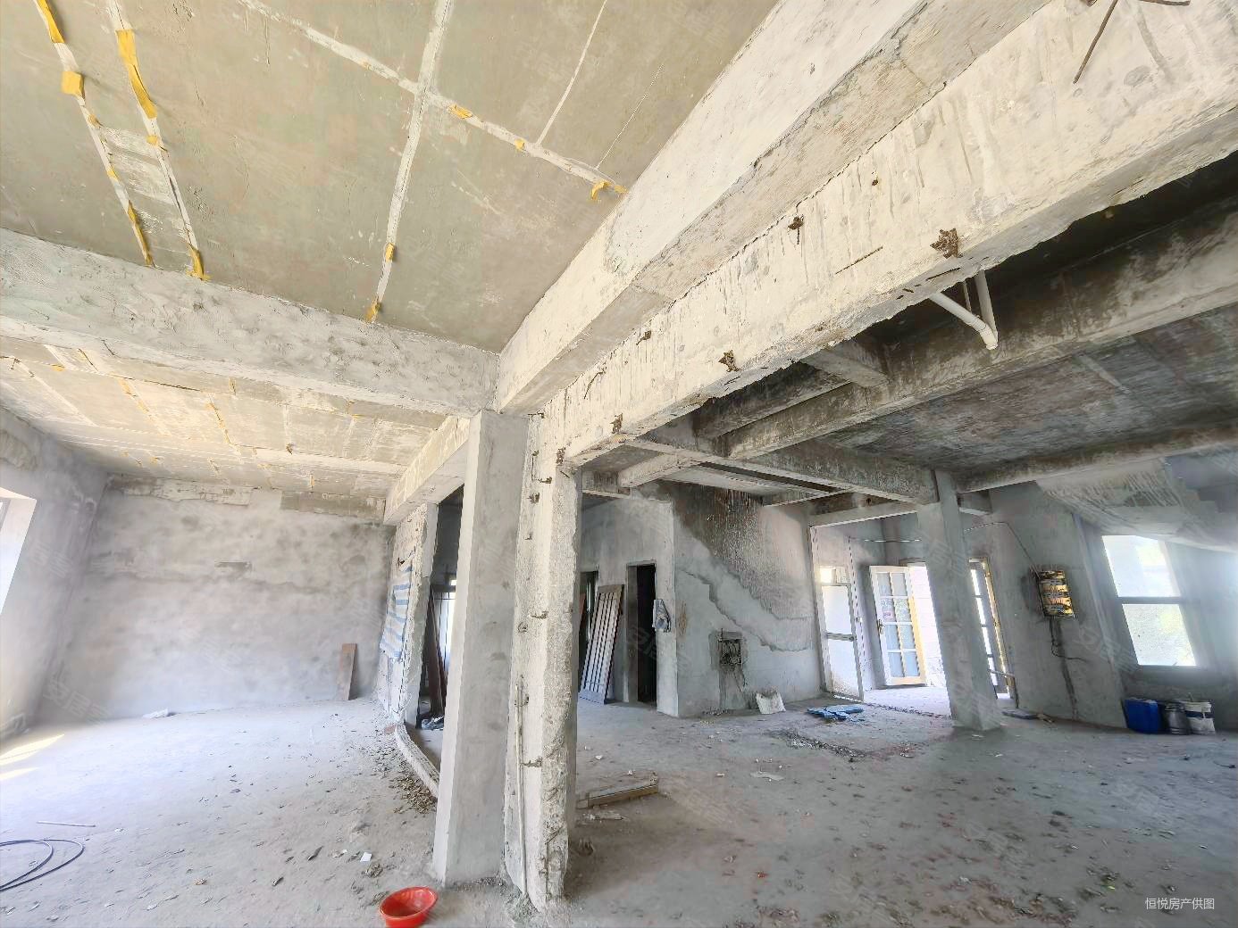 阳明山庄5室2厅2卫360㎡南北555万