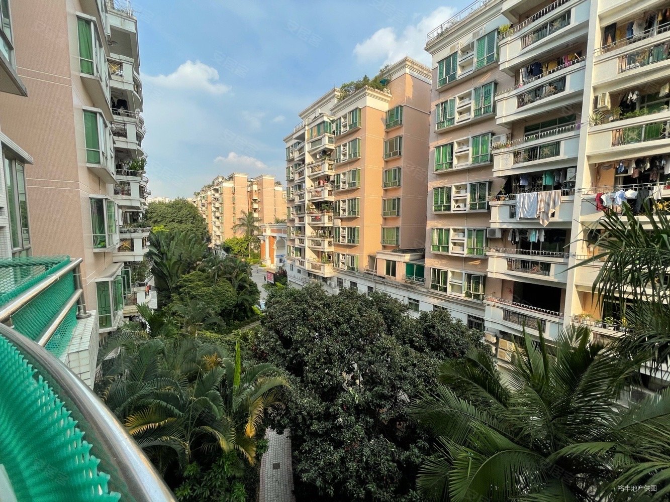 南向,少有,华景新城小区中间位置3房2卫