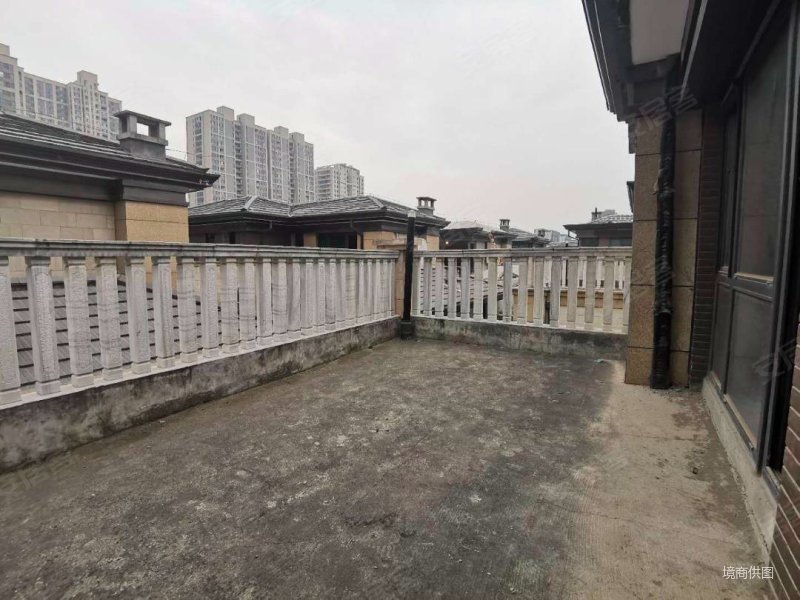 南湖边中式园林豪宅别墅地段优越出门金地广场带两个车位