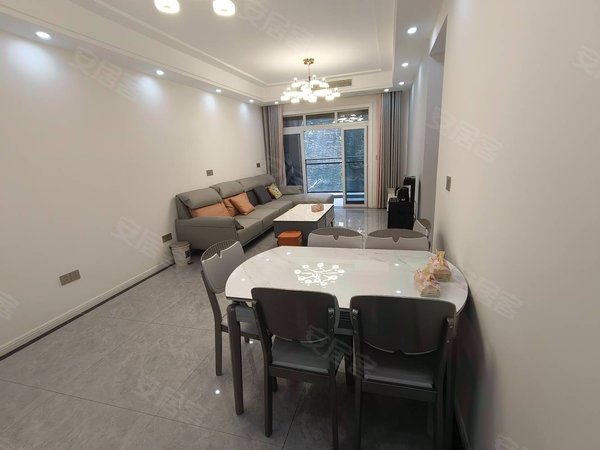 重庆永川万达广场利安凰城御府小区,装修精致,出租,住家安静,可租两房