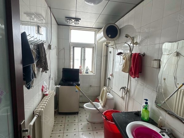 青岛黄岛红石崖天龙花园c区王台天龙花园小区精装大三室两厅两卫三台