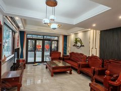 西双版纳景洪嘎栋融创七期别墅带院子，四房三卫，总三层，租三个月6666元每月出租房源真实图片