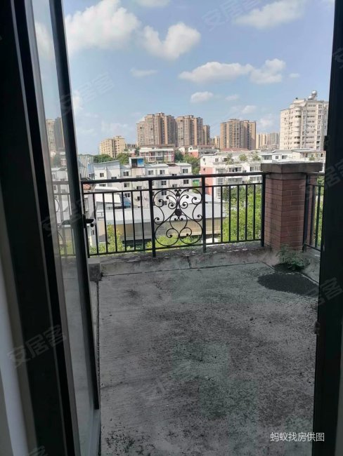 伊顿小镇 3室2厅 64万元 毛坯