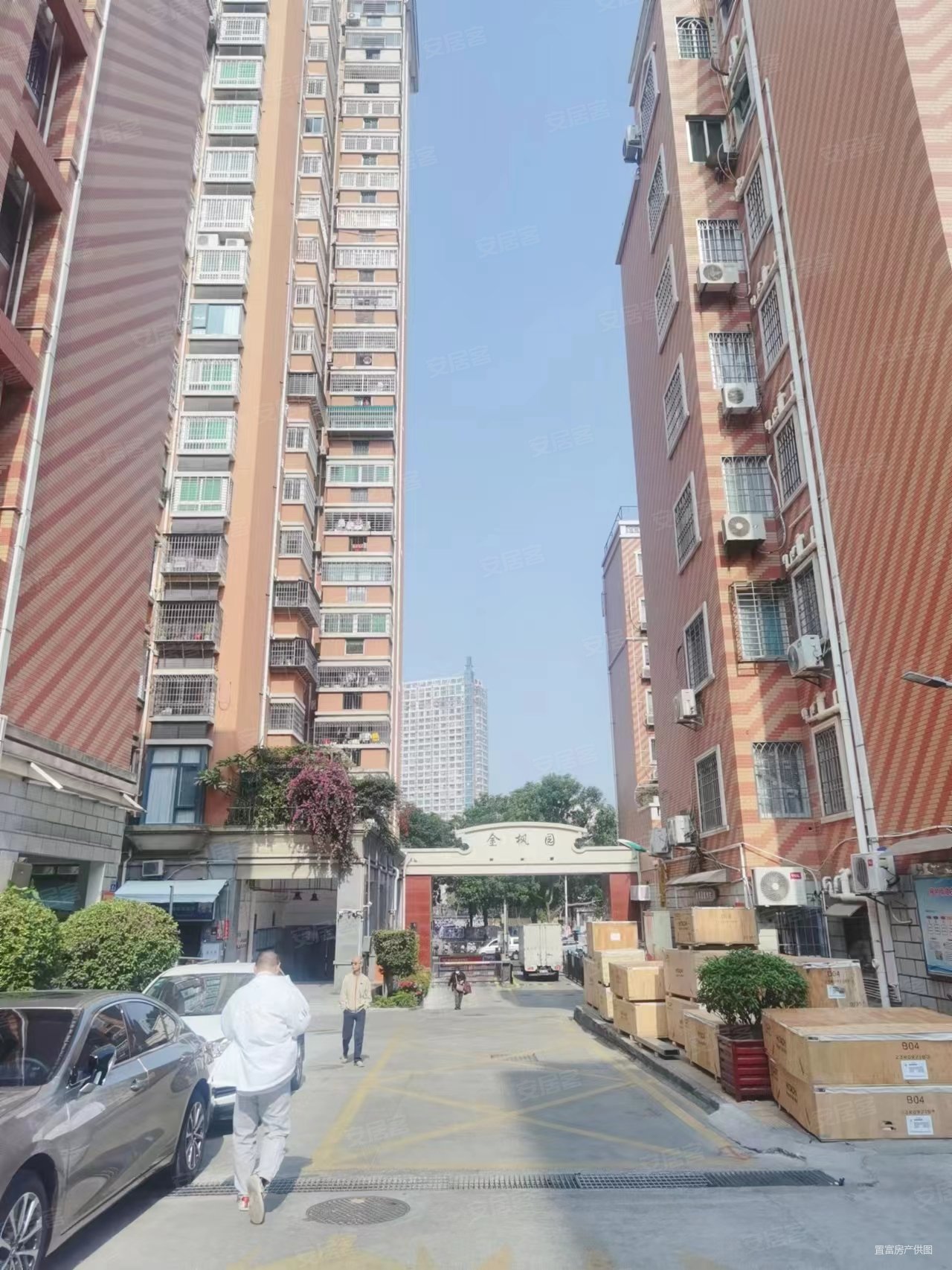 金枫园顶复楼中楼双露台使用300多平五房火车站商圈