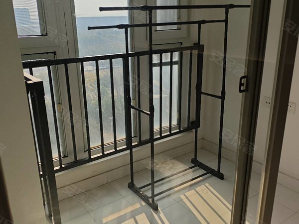 镇江镇江新区大港新区凤栖佳苑居家办工 一居室高级风格 精装家具齐全出租房源真实图片