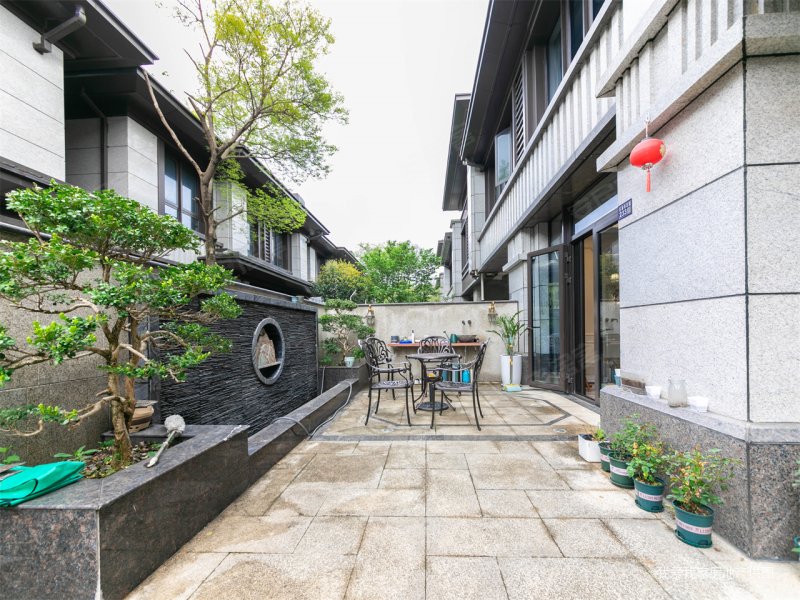 石湖湾联排别墅 豪华装修400w 两个地库停车位