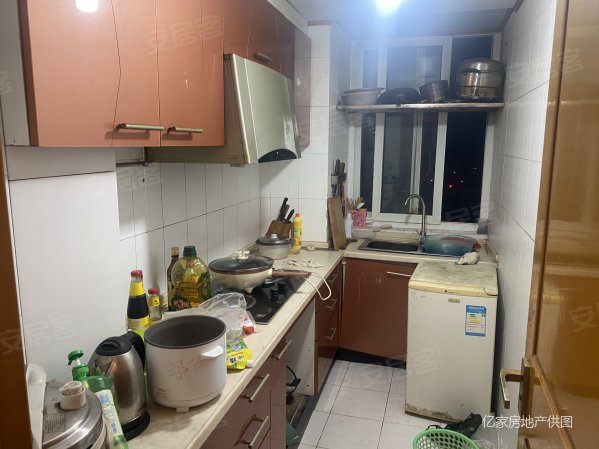 金佩大厦3室2厅2卫125.45㎡南北78万